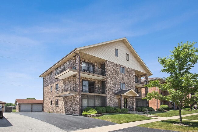 Building Photo - 16824 82nd Ave Unit 2S Rental