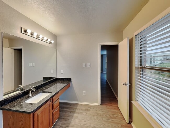 Photo - 4808 Woodstock Dr