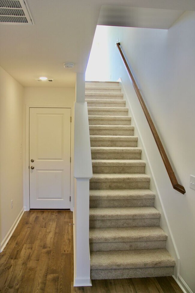 Photo - 466 Blair Rd