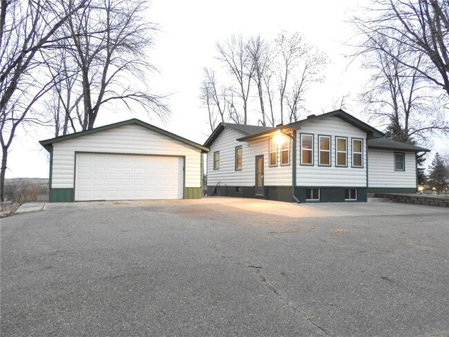 Building Photo - 724 6th St N