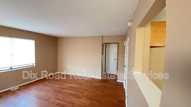 Photo - 5 N Sutphin St