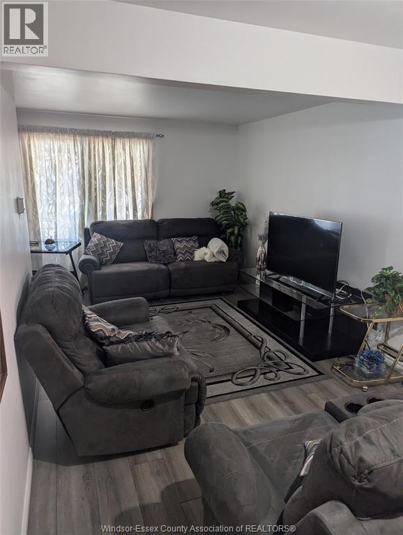 Photo - 856 Pillette Rd