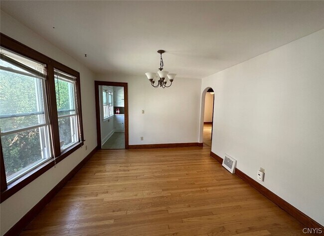 Photo - 207 Draper Ave