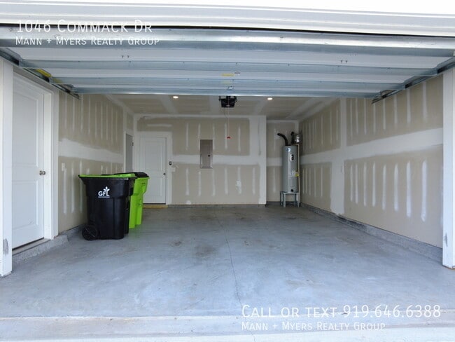 Photo - 1046 Commack Dr