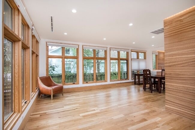 Photo - 811 E 23rd St