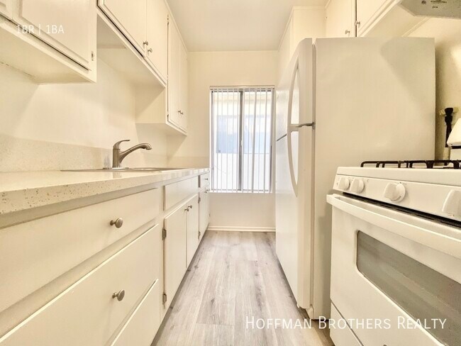 Photo - 636 N St Andrews Pl Unit 6A