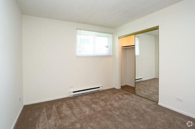 2BR, 2BA - 950SF - Bedroom