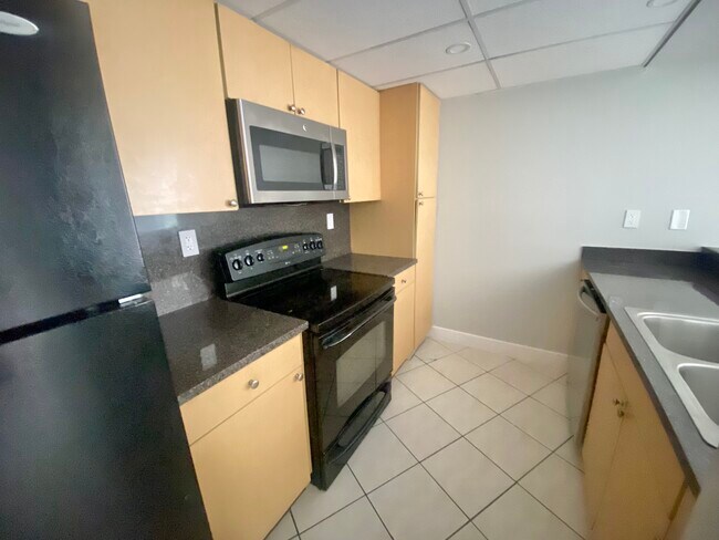 Photo - 7125 NW 186th St Unit B-304