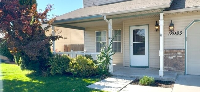 Photo - 18085 Royal Way