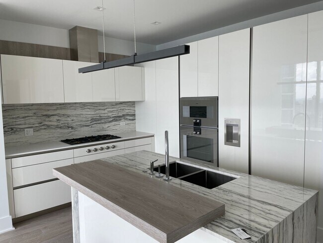 Photo - St. Regis Luxury 1bed and 1.5 bath Apartment Available