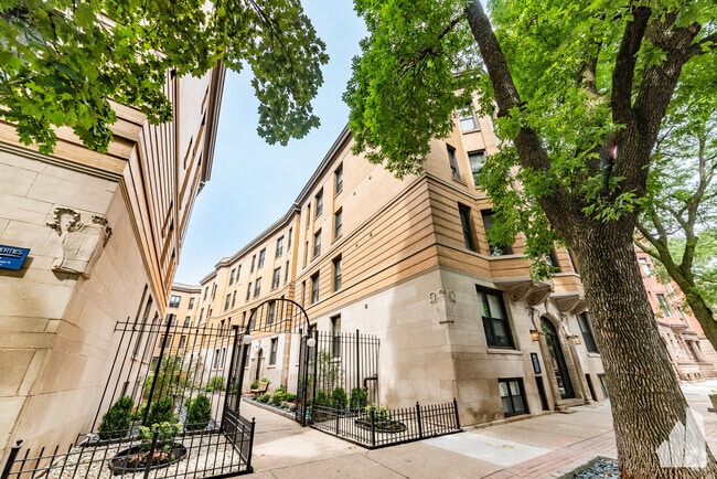 Building Photo - 428 W Belden Ave Unit 428-09 Rental