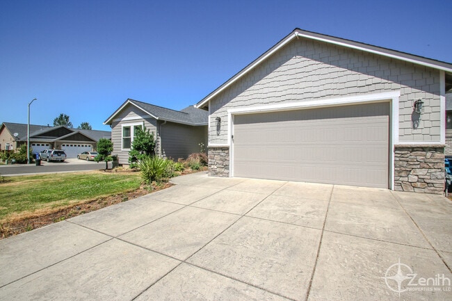 Photo - 10800 NE 104th Cir