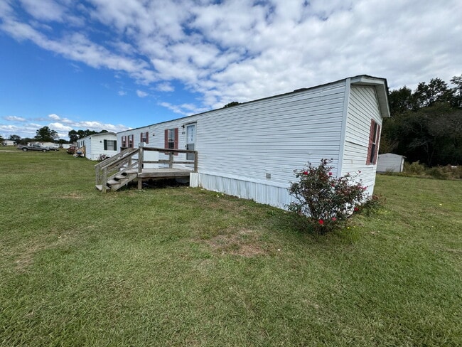 Photo - 3 BR | 2 BA Mobile Home in Pikeville *Trash Pick-Up Included*