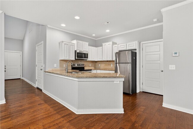 Photo - 2304 SW Juniper Ave