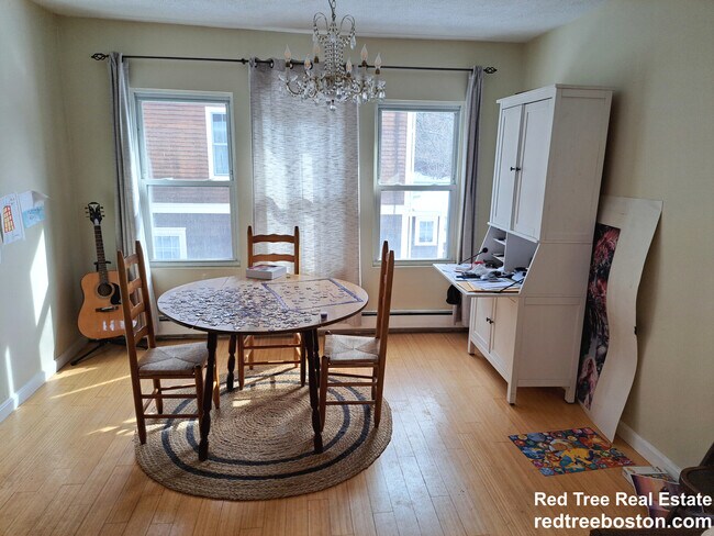 33 Beaconsfield Rd