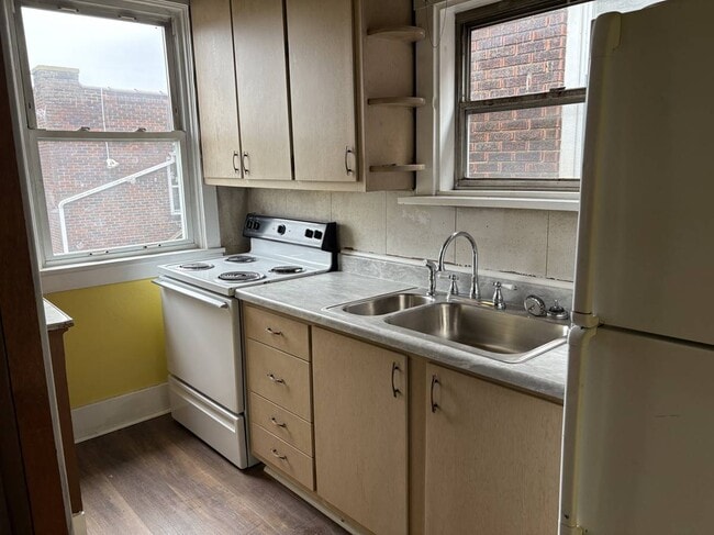 Photo - 505 1/2 Jackson Ave