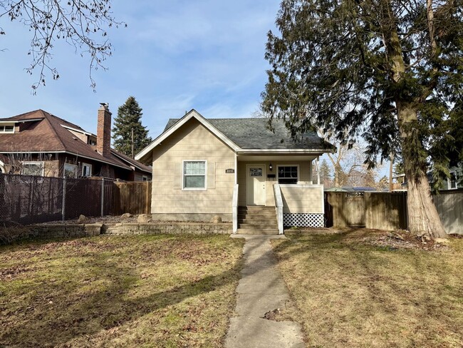 Building Photo - Beautiful 3 Bed 2 Bath Spokane Home w/ Detached Garage and Large Fully-Fenced Yard!