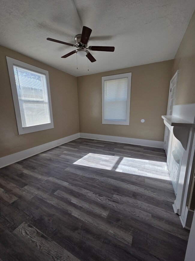 Photo - 930 Murphy St