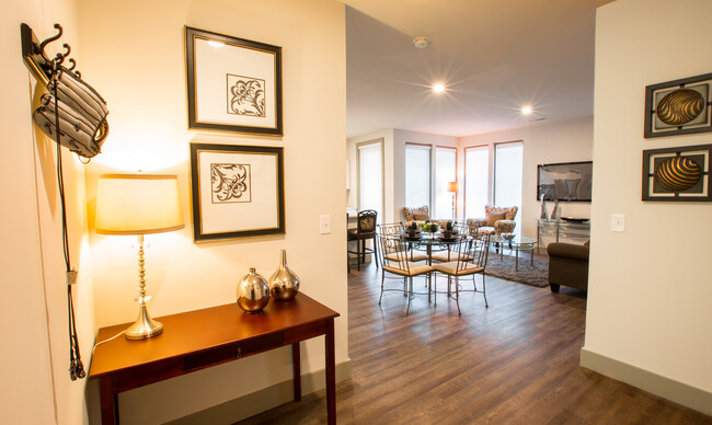 Entryway (2Br2Ba)
