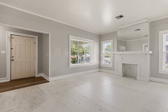 Photo - 609 E Walker St
