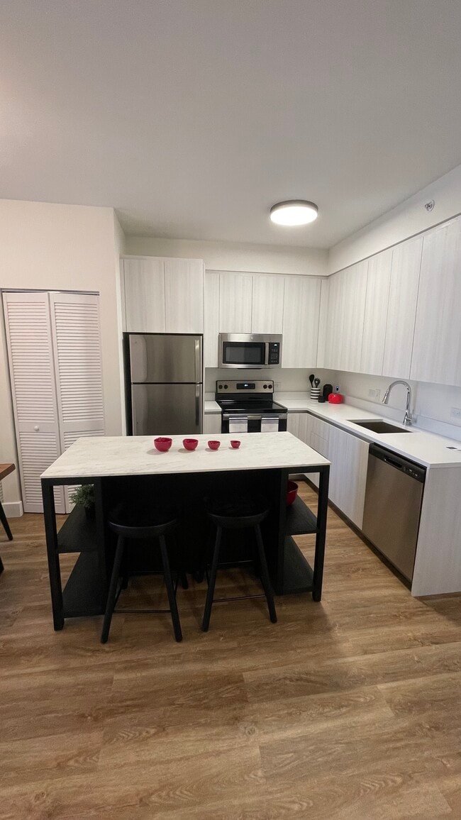 Building Photo - 208 SE 1st Ter Unit A2 Rental