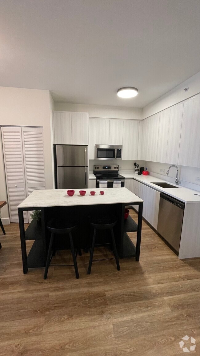 Building Photo - 208 SE 1st Ter Unit A2 Rental