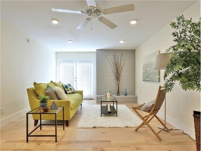 Photo - 909 Reinli Street Townhome