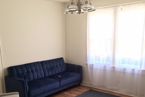 Fotografía del edificio - 4555 W Wellington Ave Unidad 2