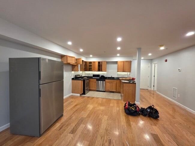 Building Photo - 34 Raymond St Unit 1