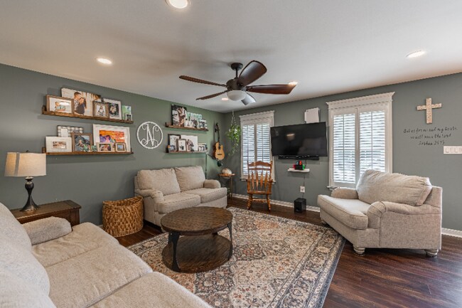 Photo - 240 Roper Dr Casa