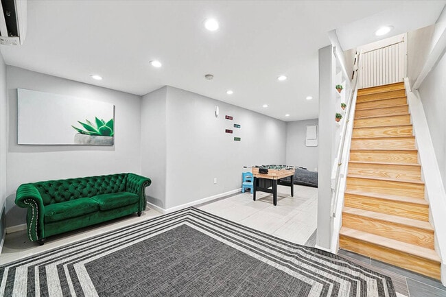 Building Photo - 37 Roosevelt Ave Unit ID1363402P