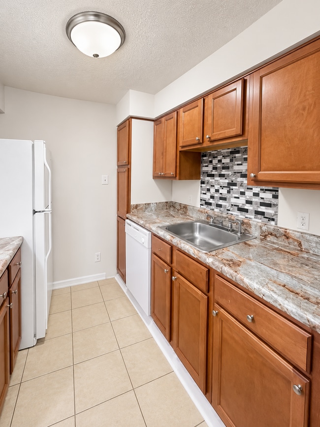Photo - 405 Wymore Rd