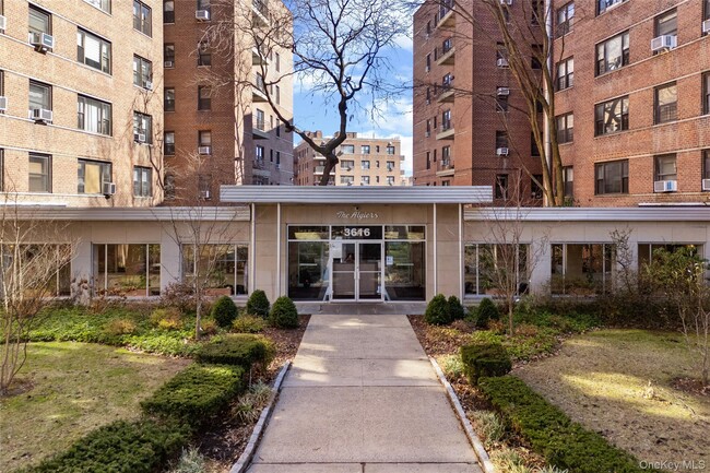 Building Photo - 3616 Henry Hudson Pkwy Unit #1FN