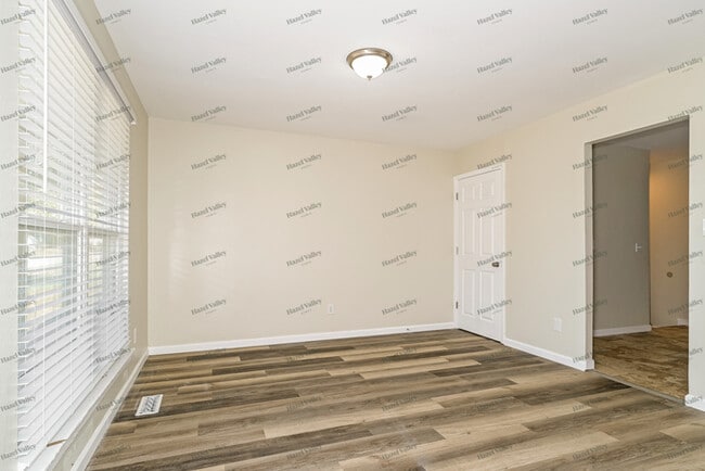 Photo - 4938 Tulip Tree Ln