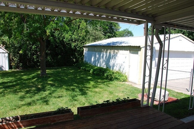 Photo - 2 Bed 1 Bath Northwest Rancher with large Garage