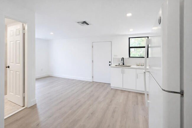 Photo - 445 SW 3rd St