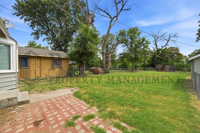 Photo - 1836 S Gold St