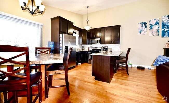 Building Photo - 564 Dean St Rental
