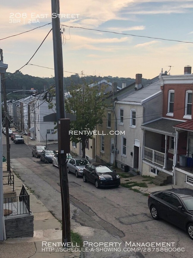 Photo - 208 East St