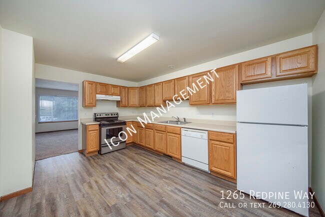 Photo - 1265 Redpine Way