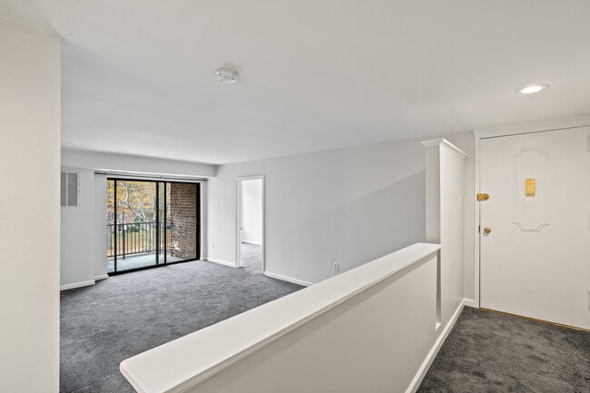 Photo - 142 Georgetown Rd Townhome