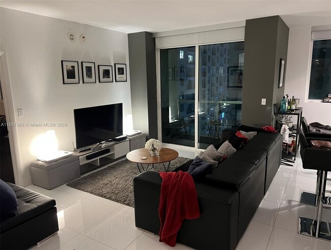 Stunning 2-bedroom/2-bath + den apartment ... - Stunning 2-bedroom/2-bath + den apartment ...