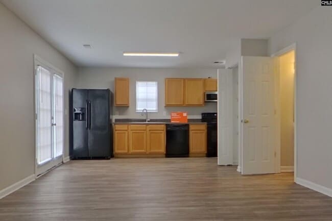 Photo - 945 Schofield Ln