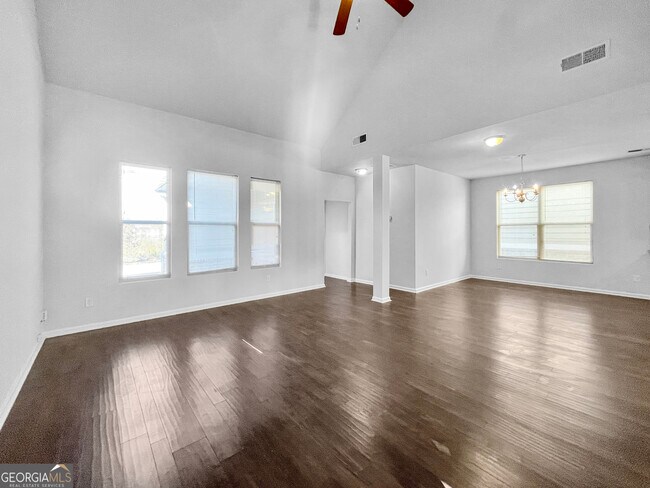 Photo - 172 Daisy Cir