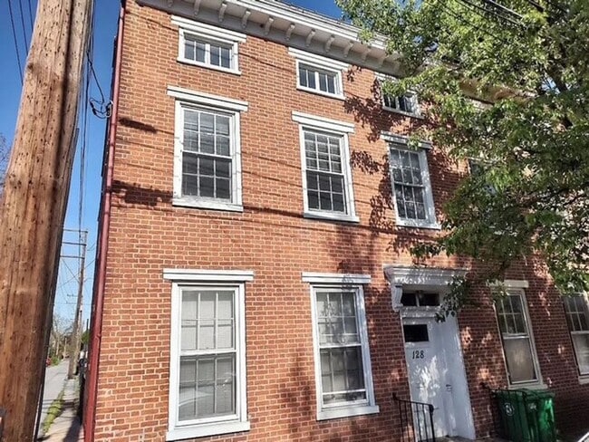 Building Photo - 128 S West St Unit 128 S West St  A