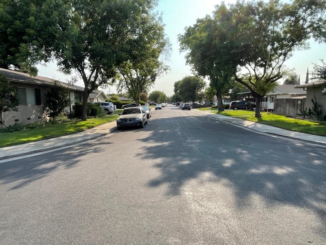 Photo - 436 E Banbury Dr