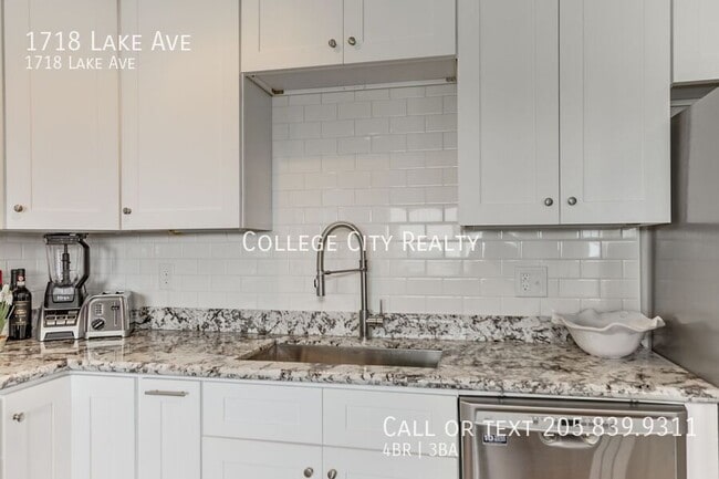 Photo - 1718 Lake Ave