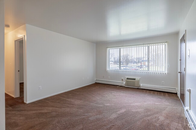 1BD, 1BA - 700SF - Living Room