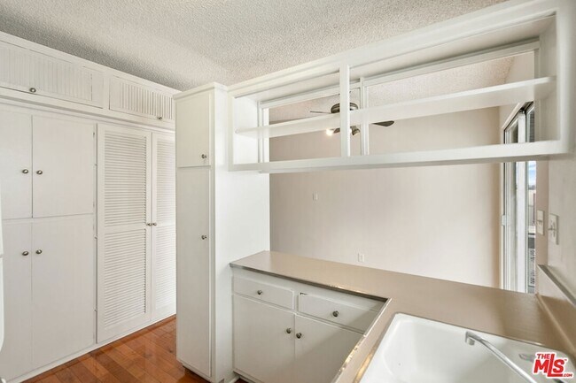 Photo - 941 N San Vicente Blvd Unit 11