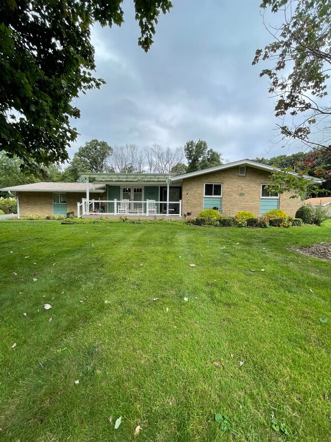 House - 3923 Hardt Dr Unit lower level